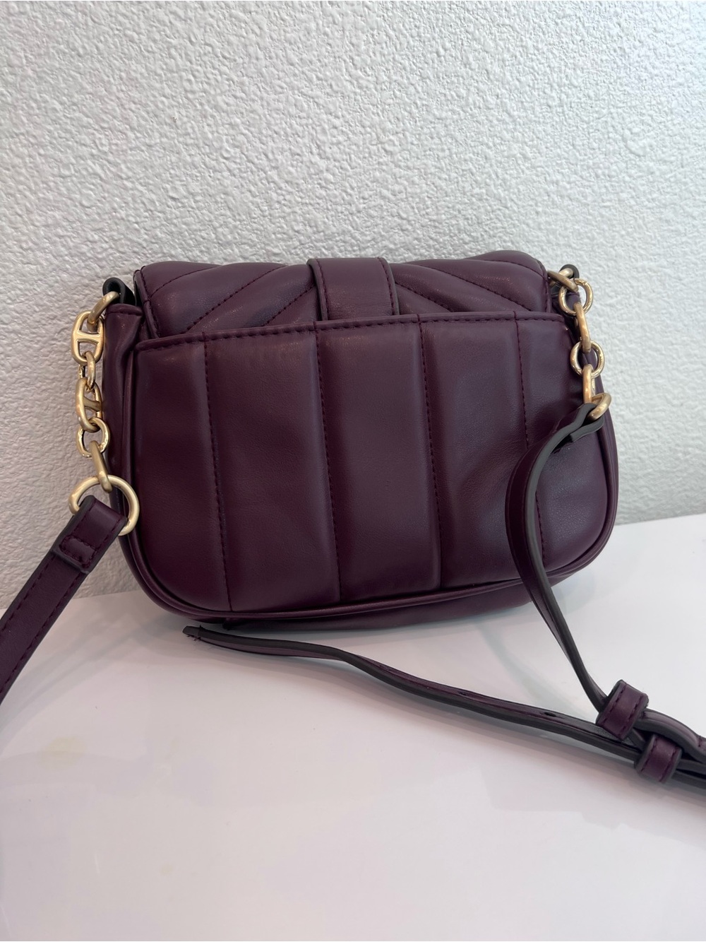 Purple Quilted Chevron Crossbody Bag Gold Chain Strap Plum Small Minimalist Chic - Picture 9 of 16